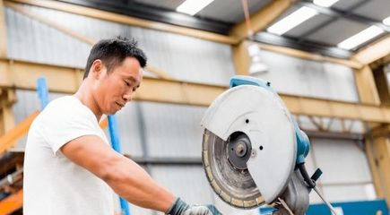 月薪八千轉(zhuǎn)身一萬 傳統(tǒng)制造業(yè)與互聯(lián)網(wǎng)生活服務(wù)的人才爭奪戰(zhàn)